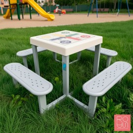 Taula multijocs per a parxís, la oca, tres en ratlla i escacs amb 4 seients